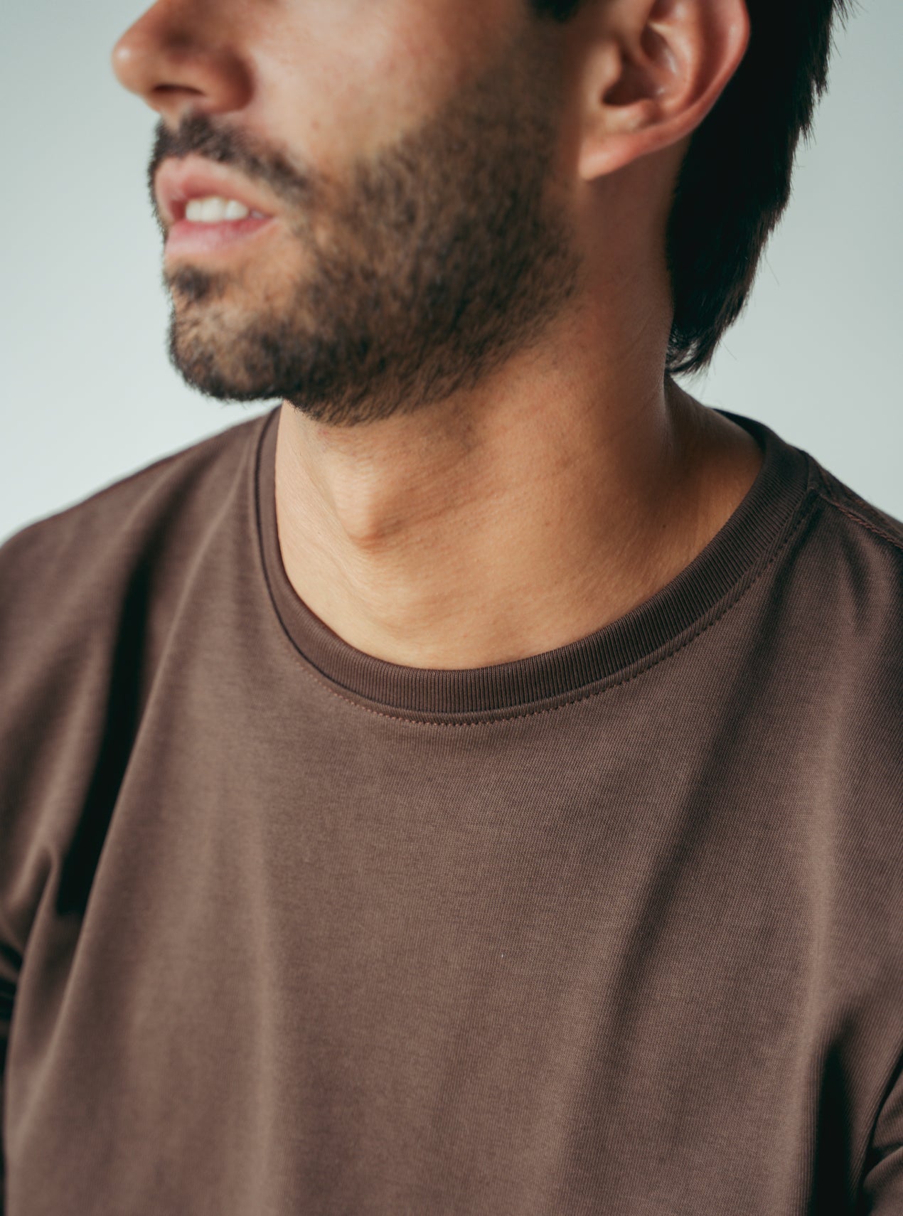 Camiseta Hombre Regular Fit - Brown